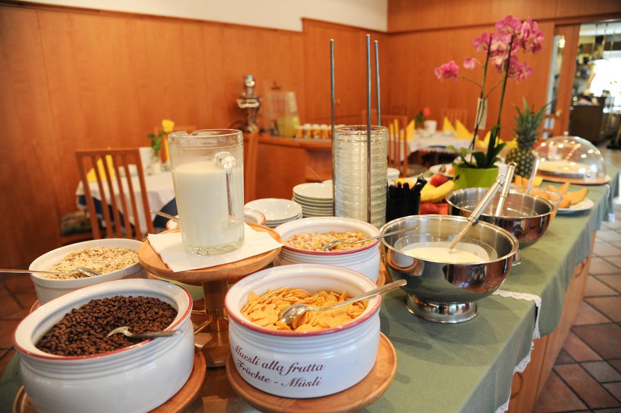 Hotel Pension Schweitzer Silandro Zewnętrze zdjęcie