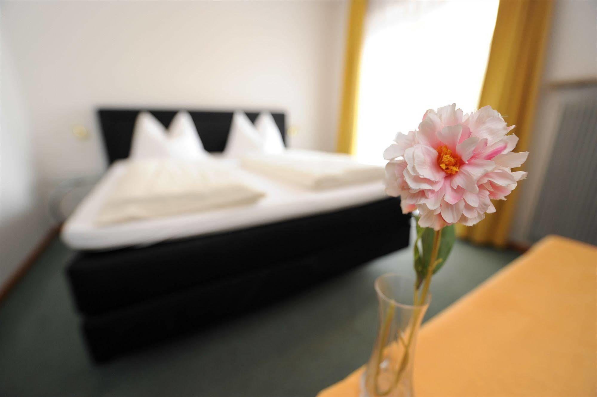 Hotel Pension Schweitzer Silandro Zewnętrze zdjęcie