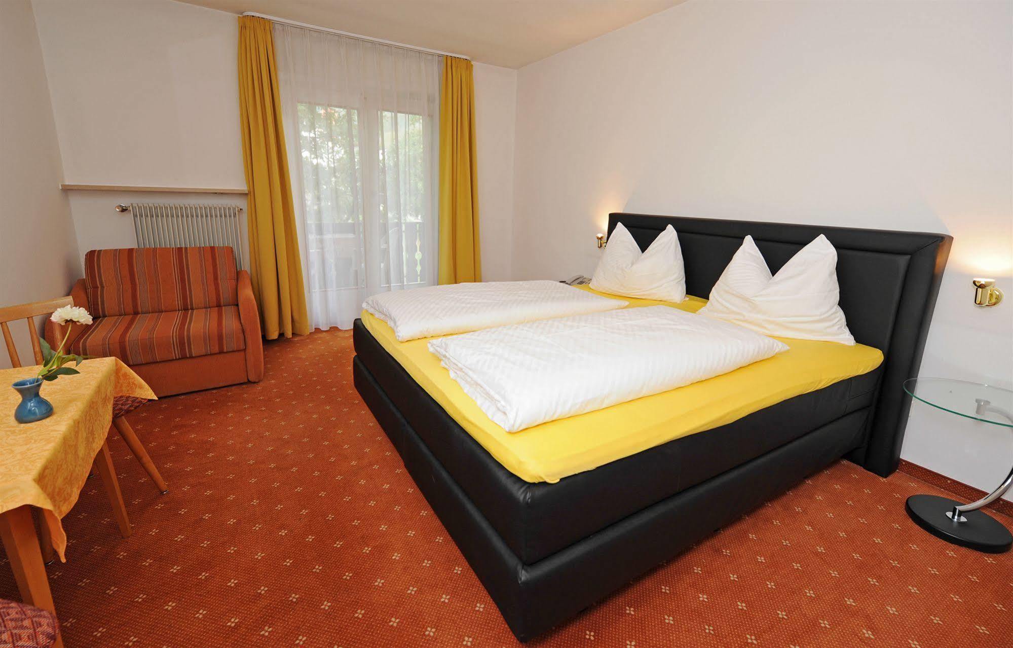 Hotel Pension Schweitzer Silandro Zewnętrze zdjęcie